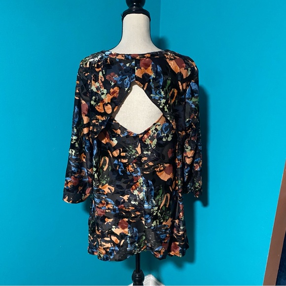 Attitudes by Renee XL Multicolor Abstract Floral Burn Out Velvet Open Back Tunic - Picture 5 of 6